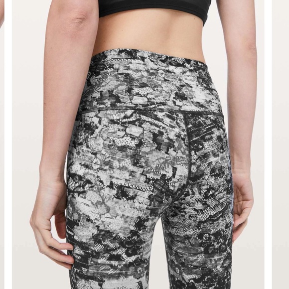 🌙 Lululemon Wunder Under HR  7/8 - 25” • Masked Lace Starlight Black • Size 6 - Picture 3 of 7